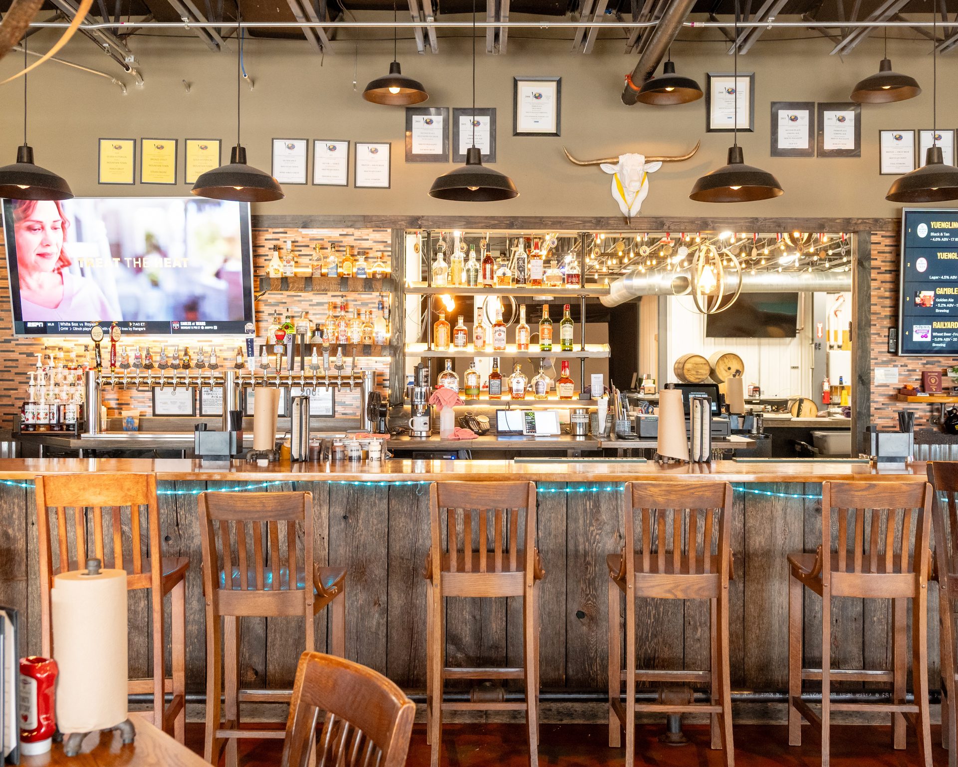 20+ taps and a full bar
